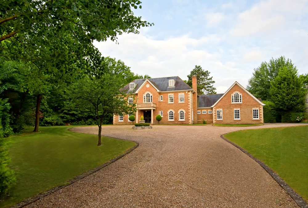 A Guide to Driveway Edging: Enhance Your Home’s Appeal